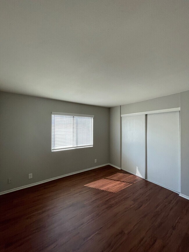 Building Photo - 3315 E 15th St