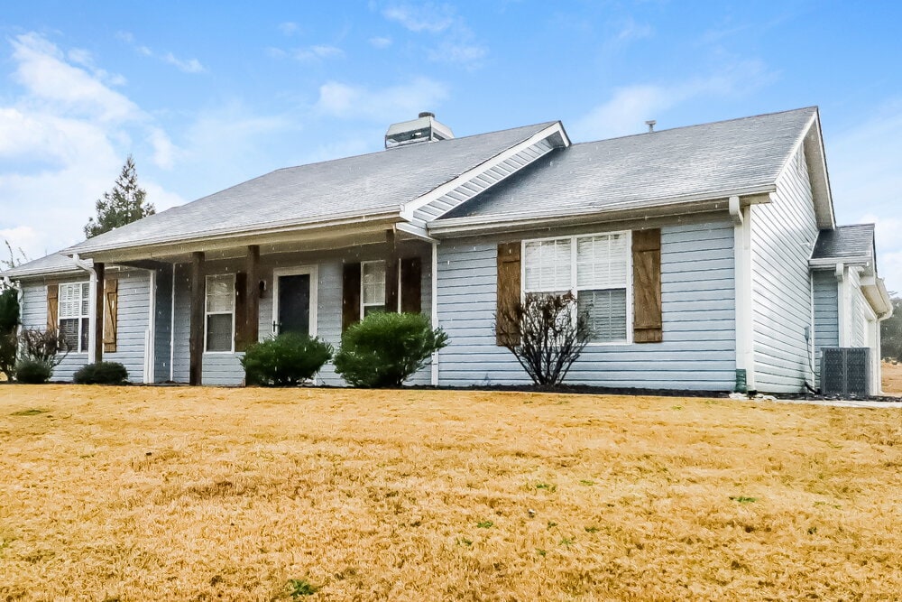 Building Photo - 335 Cattlemans Cir