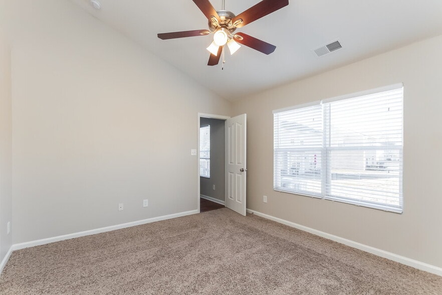 Building Photo - 3907 Hunter Hill Ln