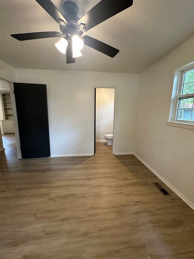Building Photo - 6 Raleigh Cir