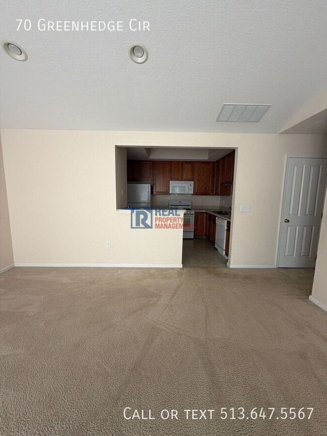 Building Photo - 70 Greenhedge Cir