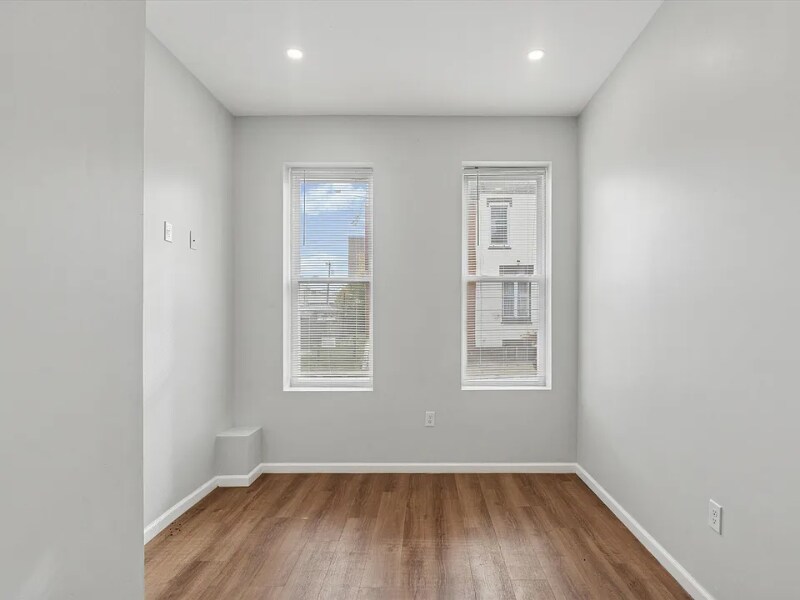 Building Photo - 1211 W Cambria St