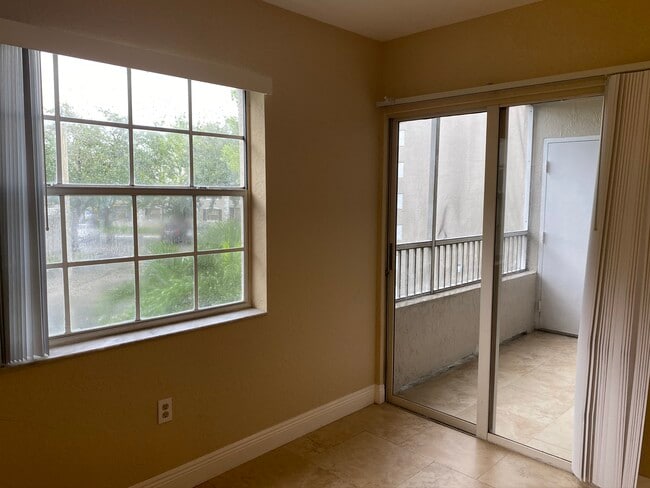 Building Photo - 2850 N Oakland Forest Dr