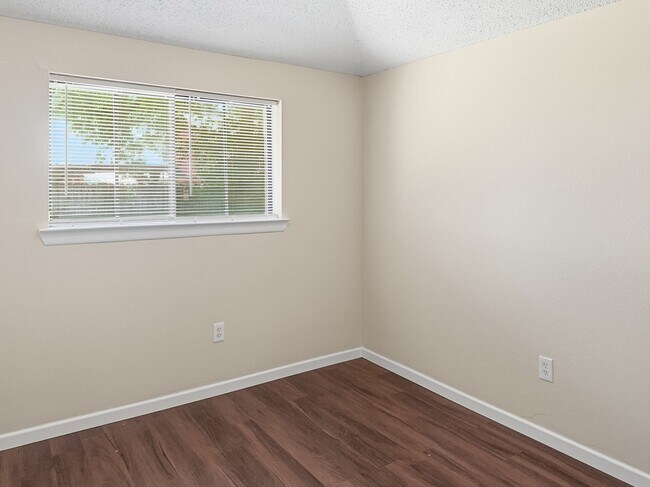 Building Photo - 2330 Cades Cove Dr