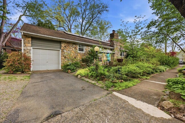 Building Photo - 201 Bowdoin Ave