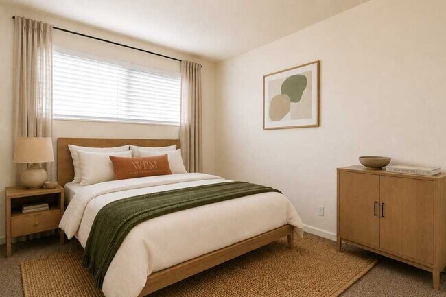 Building Photo - North Beacon Hill 1 Bedroom Apartment for Rent | Beacon Hill Light Rail Access, Balcony, Hardwood...