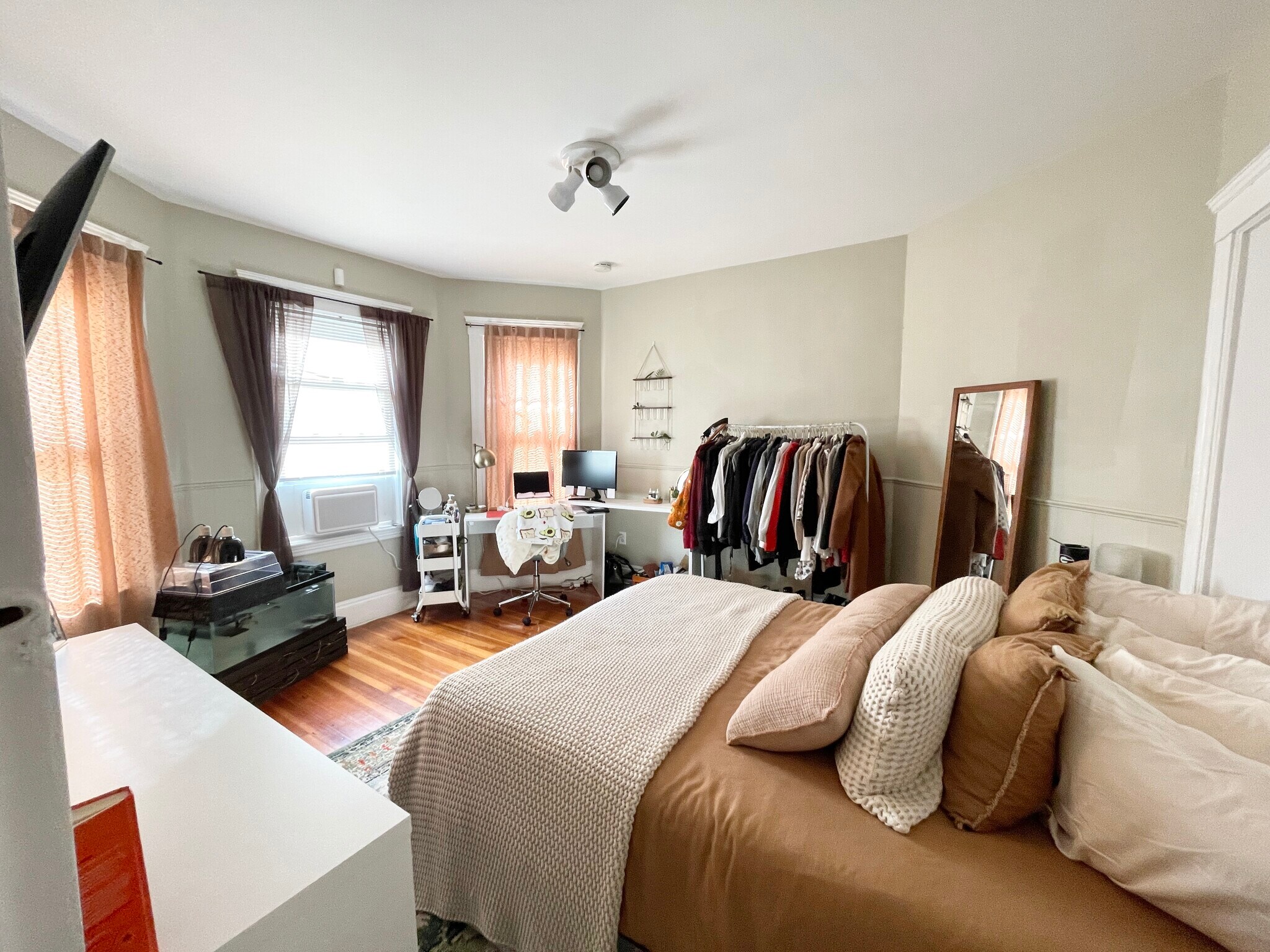 Building Photo - 9 Taft St