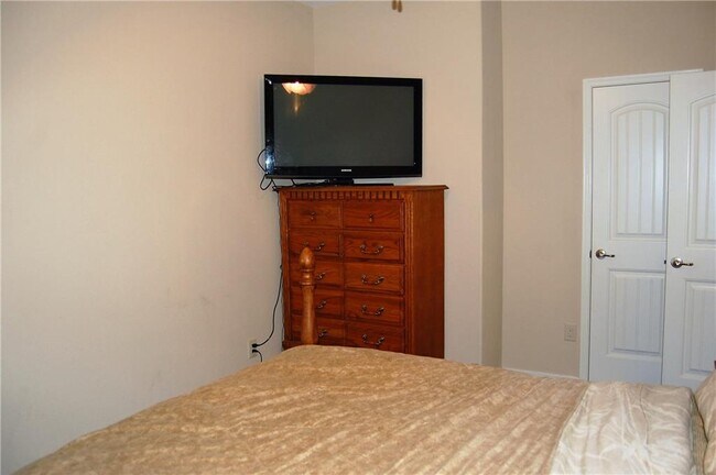 Building Photo - 2201 Liriope Ln