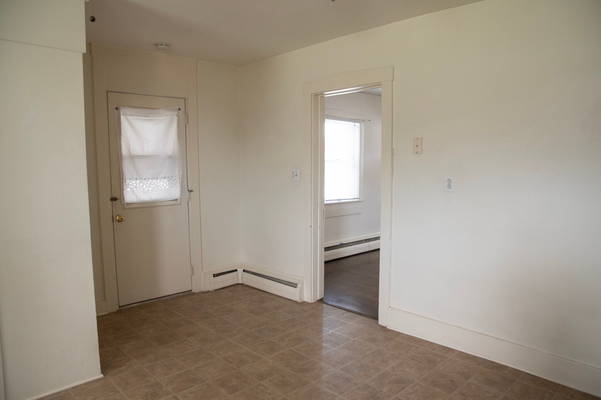 Building Photo - 1366 Lititz Rd