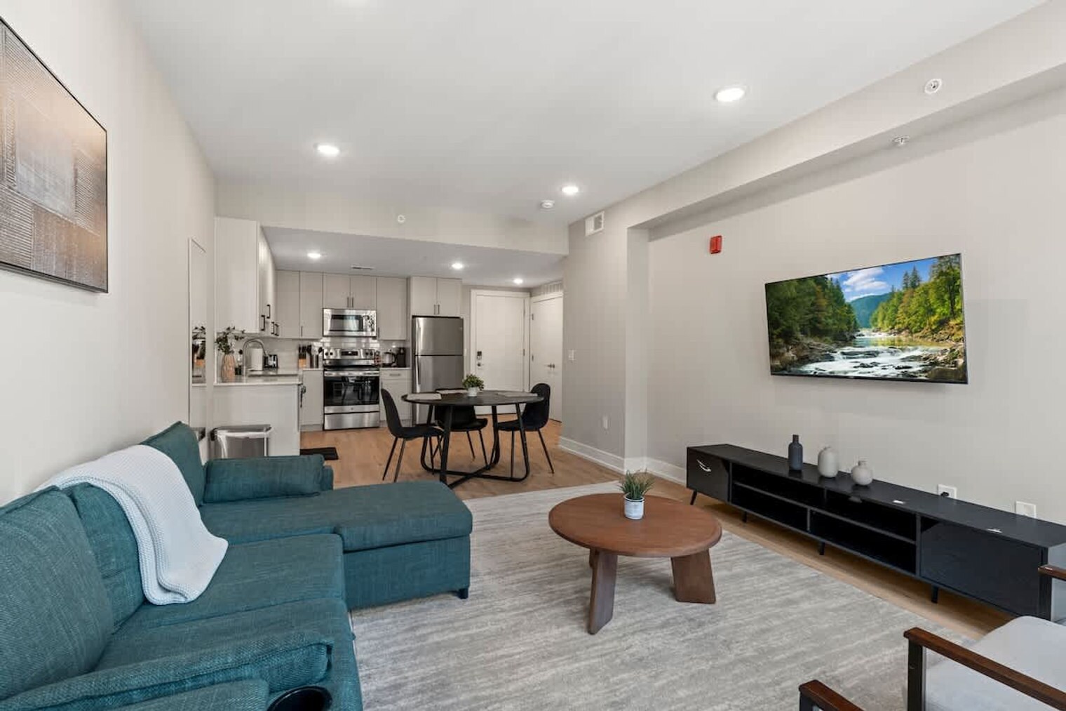 Building Photo - 901 Canal St