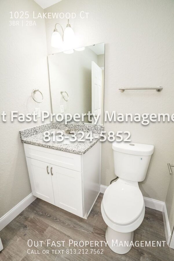 Building Photo - 1025 Lakewood Ct