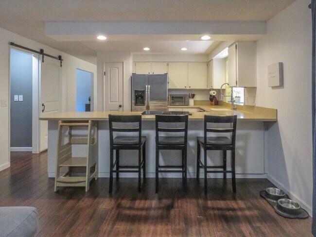 Building Photo - Coming Soon !!! 4 Bedroom Tualatin Home Available - Inquire today !!!