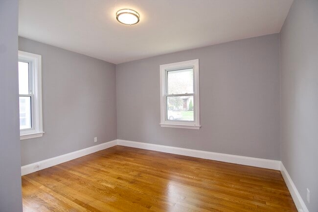 Building Photo - 63 Grandview St