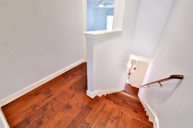 Building Photo - 532 Wilcrest Dr