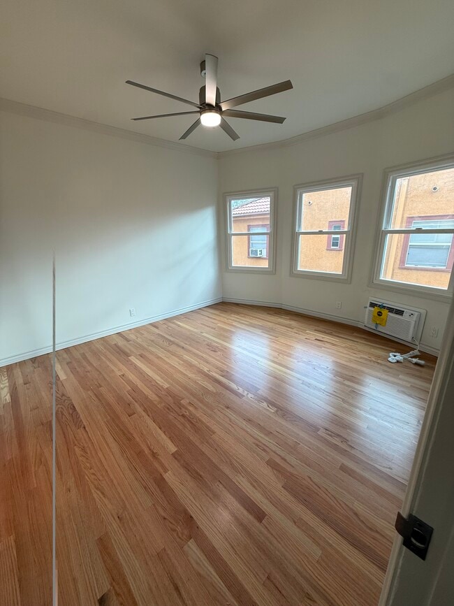 Building Photo - 1035 Meadowbrook Ave