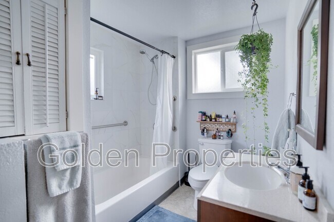 Building Photo - 944 N 7th St