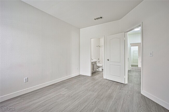 Building Photo - 5525 W Flamingo Rd