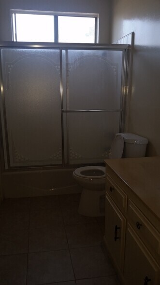 Building Photo - 15418 Larch Ave