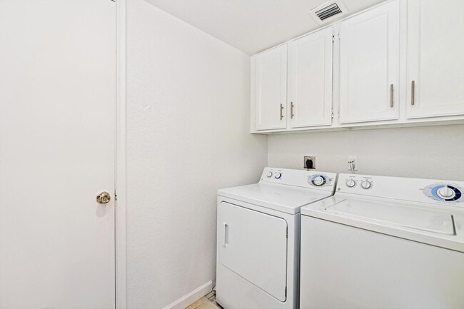 Building Photo - Spacious 5-Bed Scottsdale Home with Pool &...
