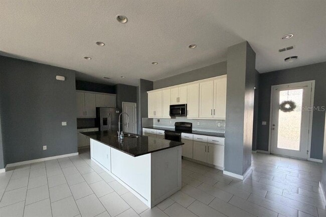 Building Photo - 2702 Scarborough Ct