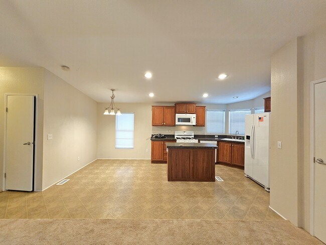 Building Photo - 651 Santa Clara Cir