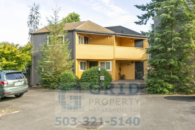 Building Photo - GPM648 - SE Stark St (T1)