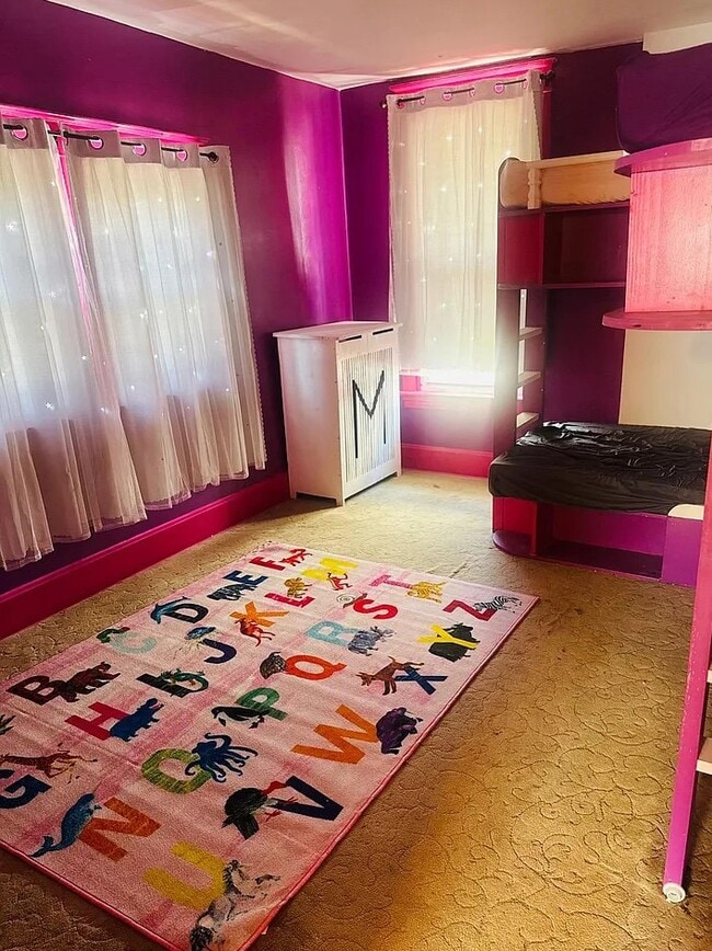 Building Photo - 226 Walnut St