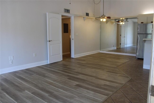 Building Photo - 3345 Crystal Ct E