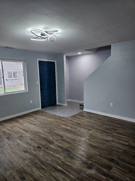 Building Photo - 806 Yucca Dr