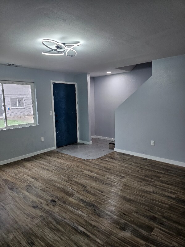 Building Photo - 806 Yucca Dr