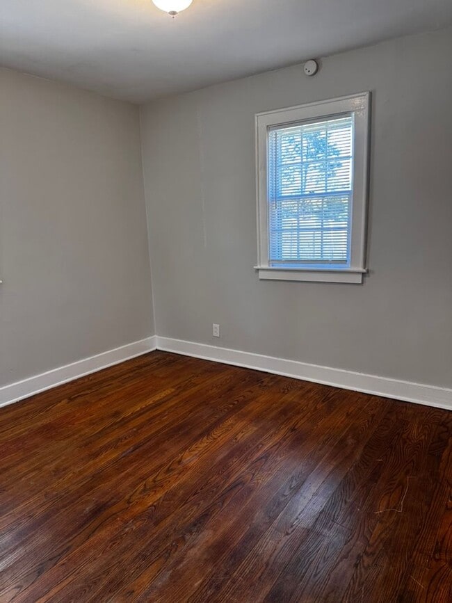 Building Photo - East Nashville 4 Bedroom