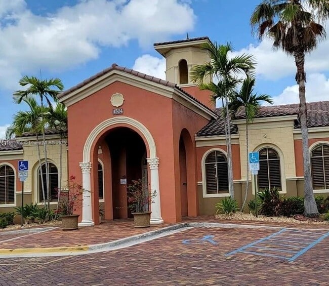 Building Photo - 4404 SW 160th Ave