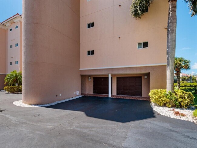 Building Photo - 3333 Pasadena Ave S
