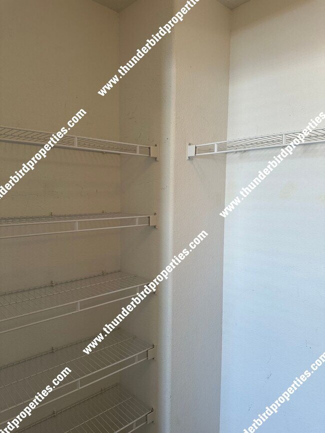 Building Photo - $500 off first months rent!!  Gated commun...