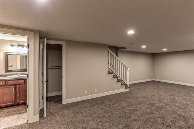 Building Photo - 806 Park Ave