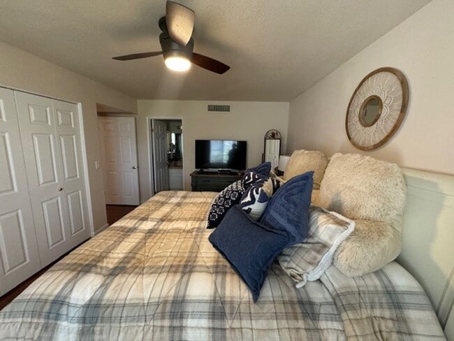 Building Photo - Riverfront 2BR 2BA Furnished Condo on GROUND LEVEL W/Garage and UTILITIES Included AVAIL 4/1/26