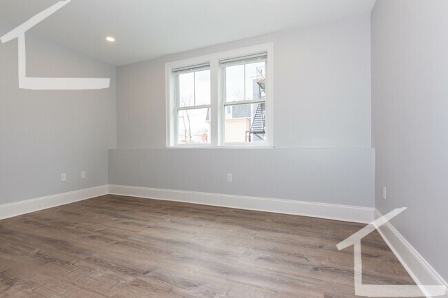 Building Photo - 124 Kenrick St