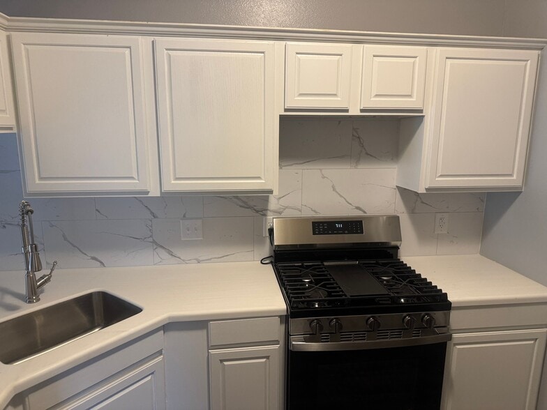 Building Photo - 607 Methodist Ave