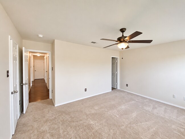 Building Photo - Open Floorplan and Amazing Resort Style Community!