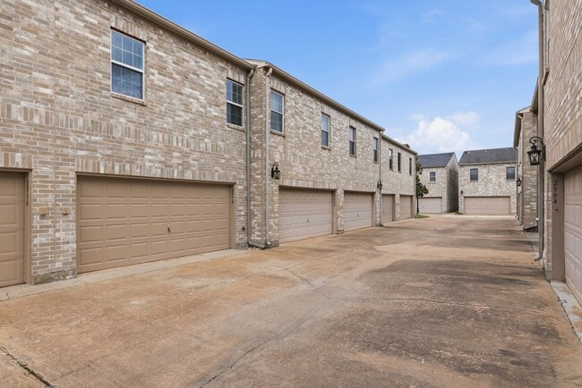 Building Photo - 2978 Holly Hall St
