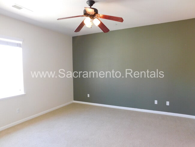 Building Photo - Wonderful 3 bd/2.5 ba Elk Grove Home with 2 Car Garage