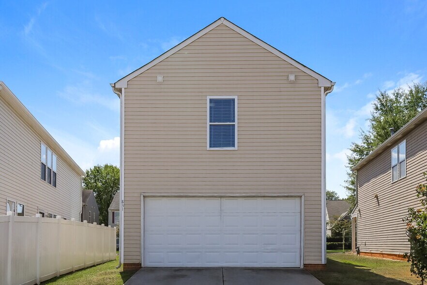 Building Photo - 831 Skywatch Ln