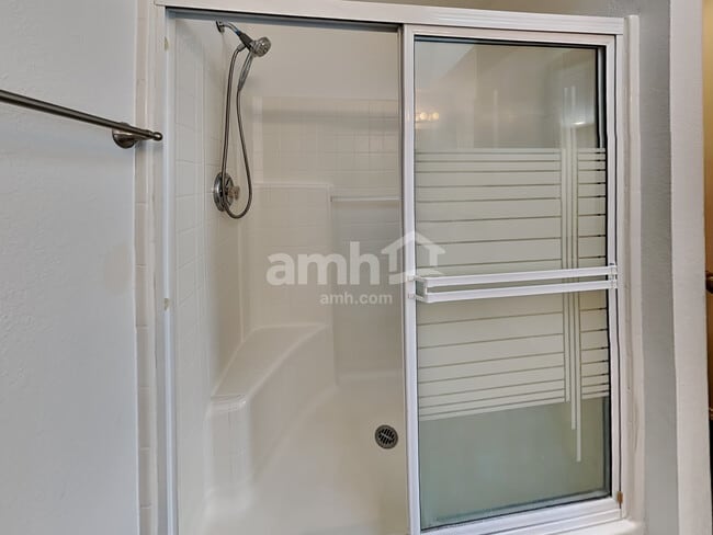 Building Photo - 5521 44th Ct SE