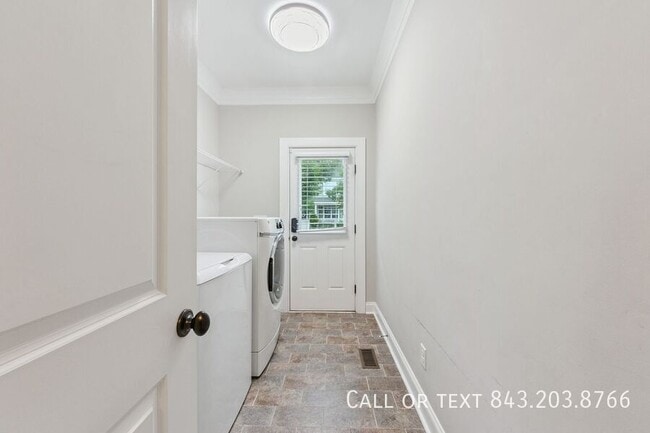 Building Photo - 2038 Shields Ln