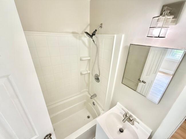 Building Photo - Norfolk 2 bedroom, 1 bath home