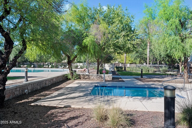 Building Photo - 1752 E CHELSEA Ln