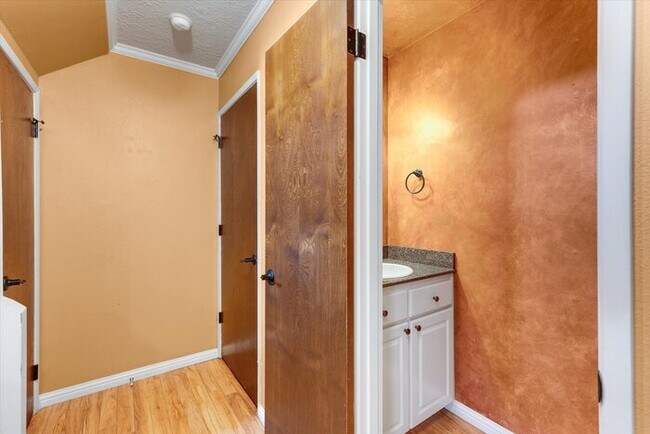 Building Photo - RIVERFRONT CONDO IN LONGVIEW