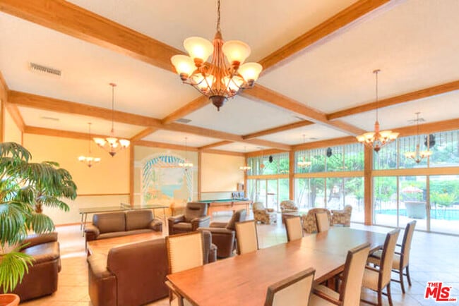 Building Photo - 6752 Hillpark Dr