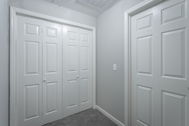Building Photo - 2 Bedroom, 2 Bath townhome in East Brainerd!