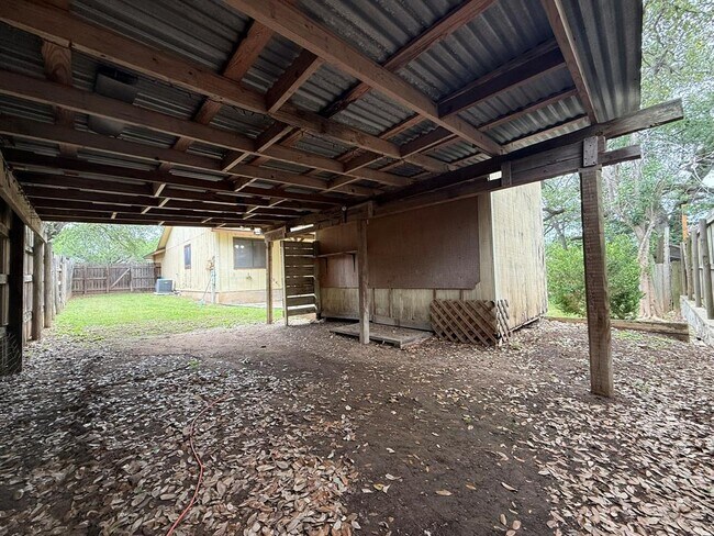 Building Photo - 305 Kimberly Dr